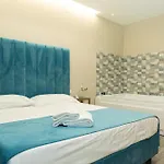 Hotel Dea *